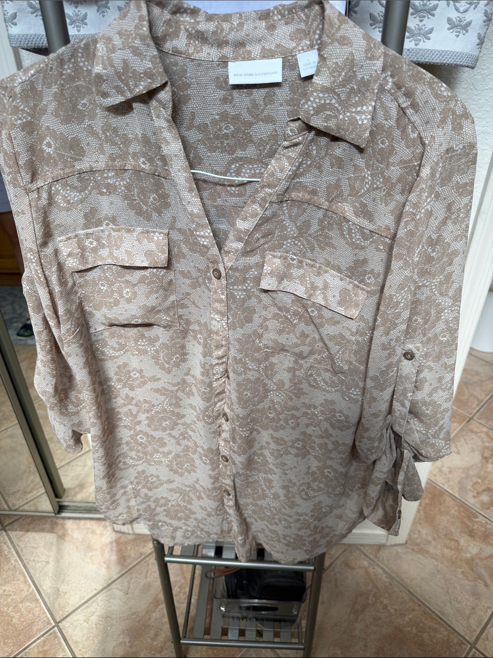 New York & Company Beige Floral Button-Front Shirt